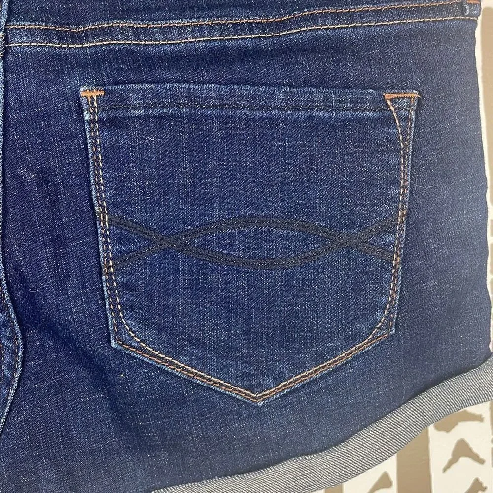 Abercrombie & Fitch Cuffed Hem Jean Shorts 28